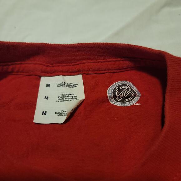 NHL Chicago Blackhawks #19 Toews Graphic Hockey T Shirt Mens Size Medium M Red - Picture 3 of 9